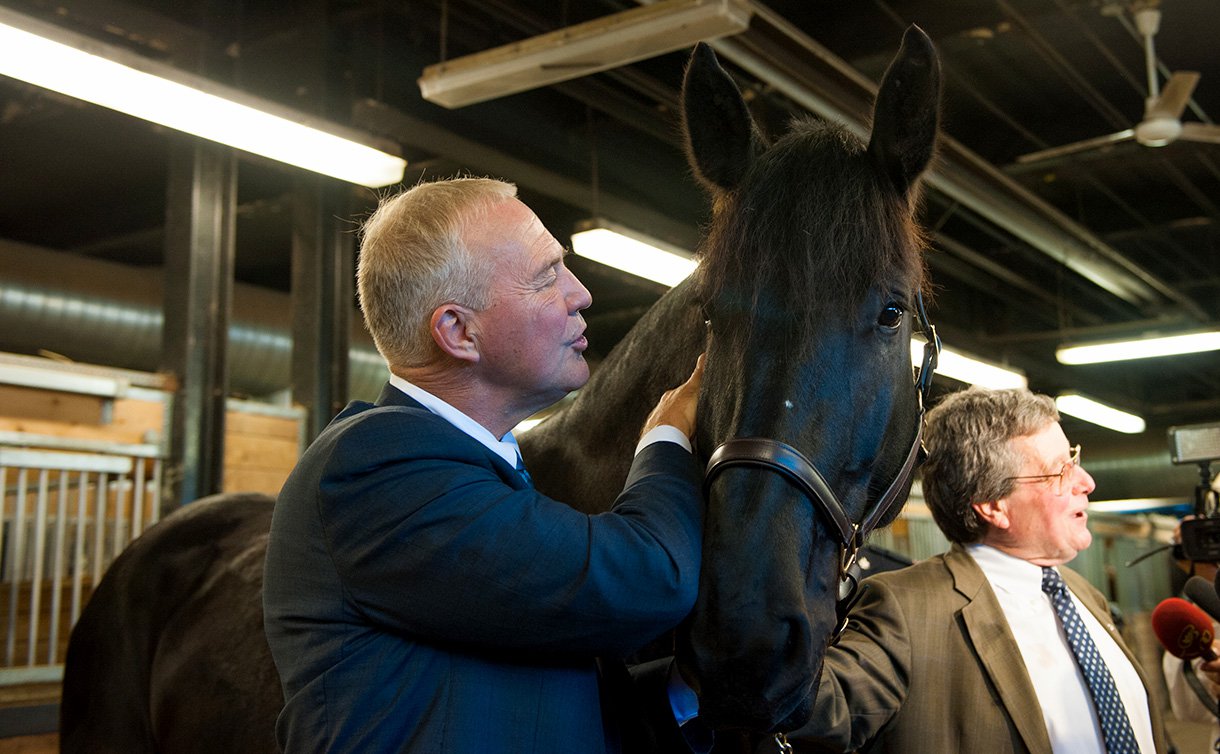 The former chief speaking to a black horse